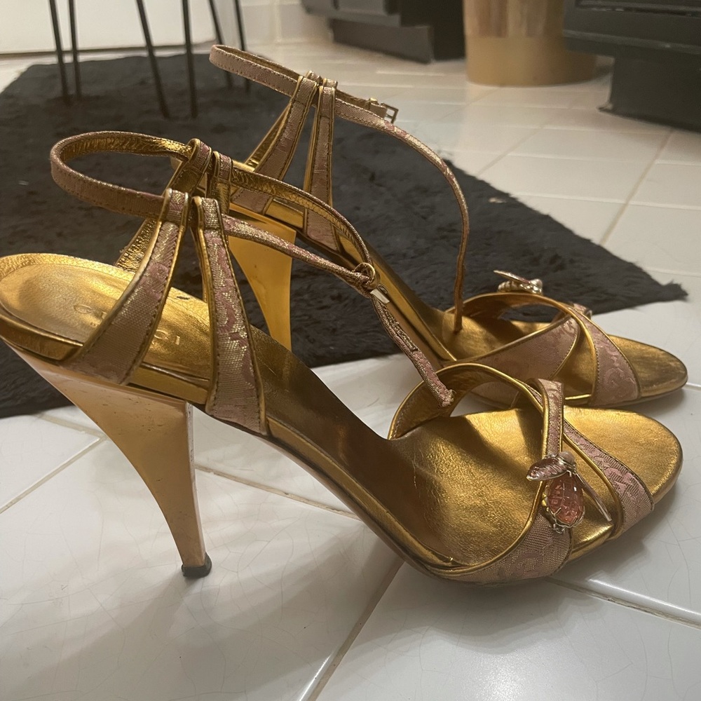 Gucci pink/peach sandals size 10